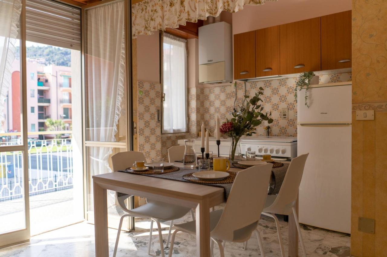 Апартаменты Pietra Ligure Downtown Convenience -Free Parking Экстерьер фото